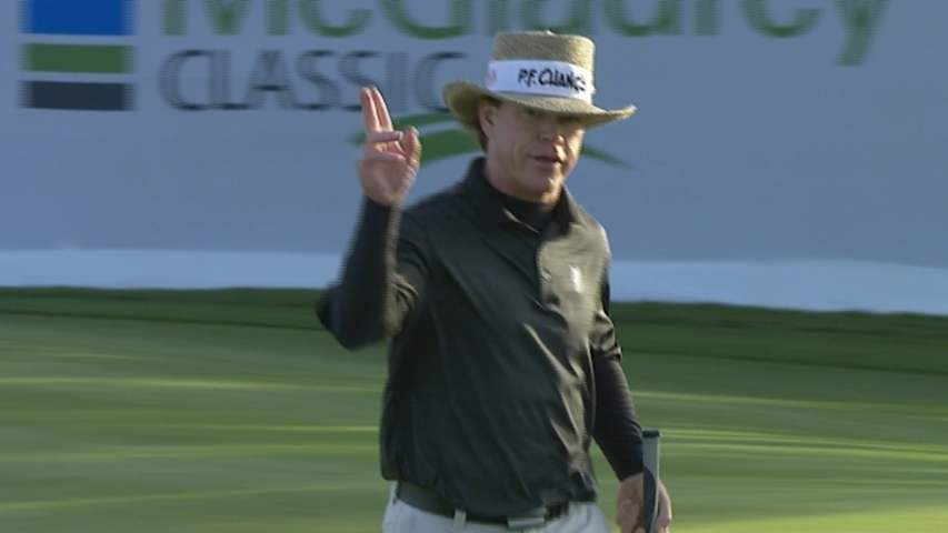 Baird runs in 23-foot birdie at The McGladrey Classic