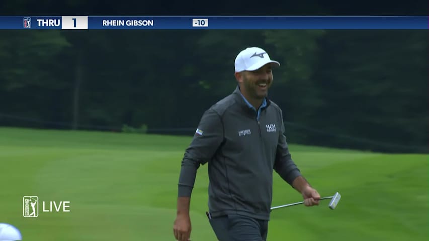 Rhein Gibson rolls in 32-footer for birdie at John Deere