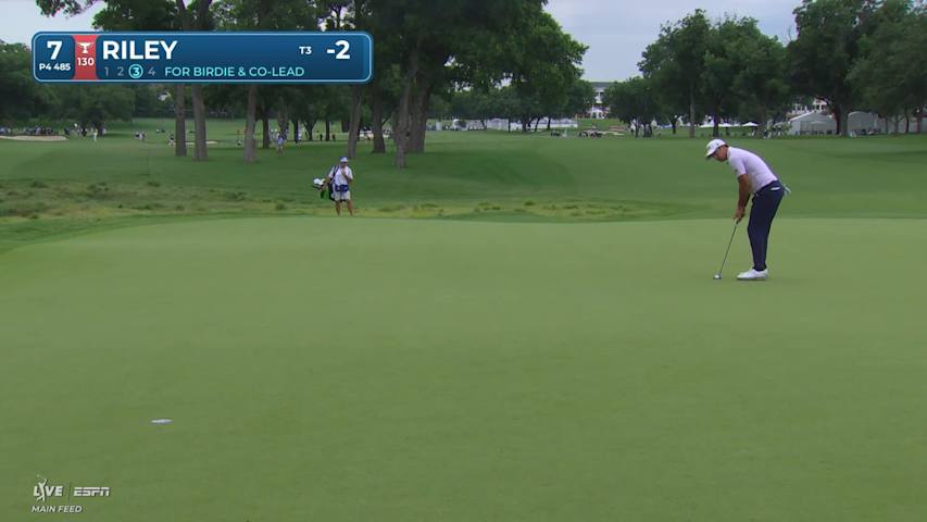 Davis Riley sinks 31-foot birdie putt on No. 7 at Charles Schwab