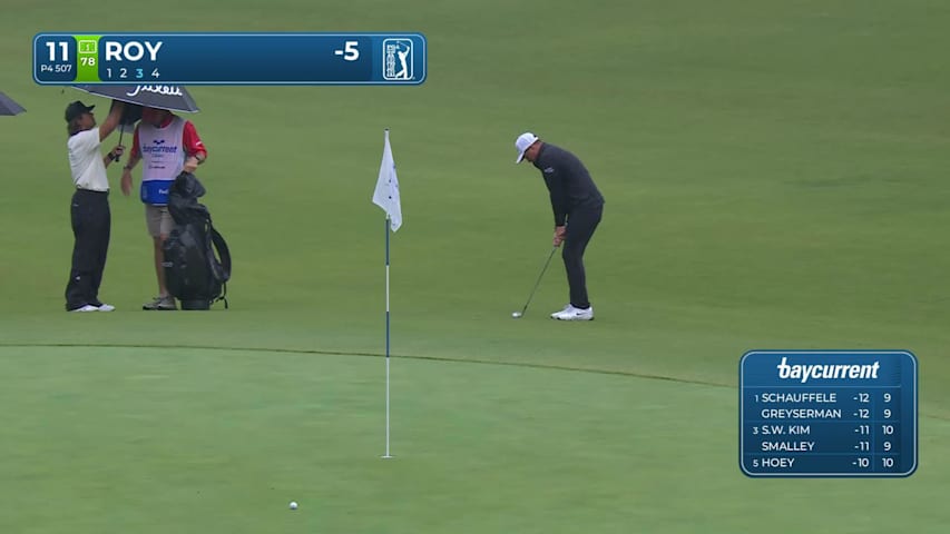 Kevin Roy chips in for birdie at Baycurrent