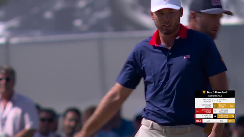 Scottie Scheffler sinks a 21-foot birdie putt on No. 15 at the 2026 Presidents Cup