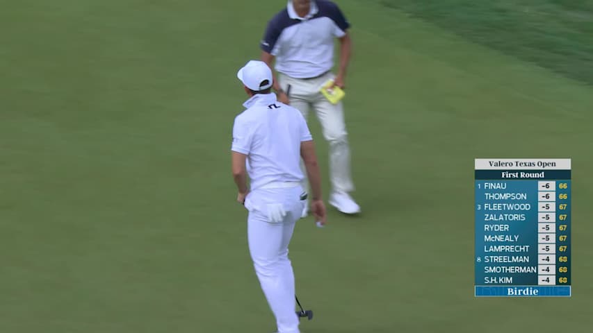 Camilo Villegas drains 7-foot birdie putt on No. 17 at Valero