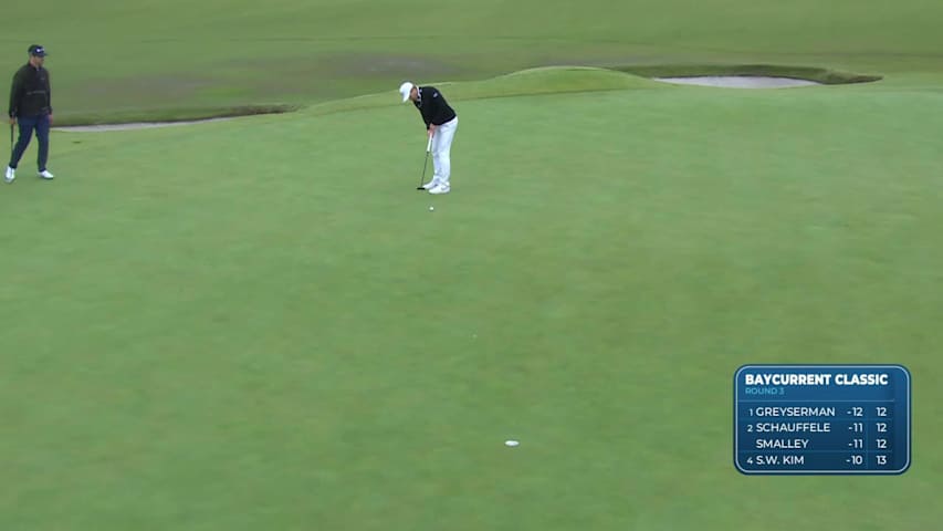 Camilo Villegas sinks 26-foot birdie putt on No. 15 at Baycurrent