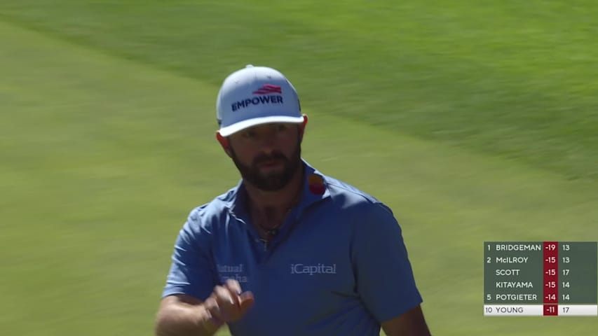 Cameron Young sinks 25-foot birdie putt on No. 18 at The Genesis