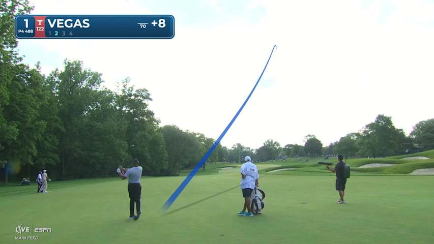 Jhonattan Vegas sinks 22-foot birdie putt on No. 1 at the Memorial