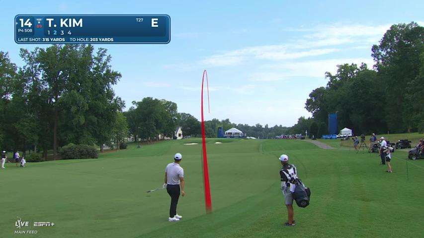 Tom Kim knocks in birdie putt at Wyndham