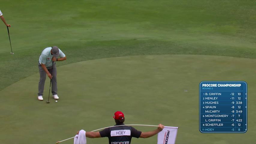 Rico Hoey sinks 12-foot eagle putt on No. 18 at Procore