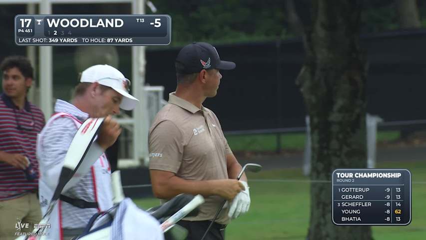 Gary Woodland drains 17-foot putt for birdie on No. 17 at TOUR Championship