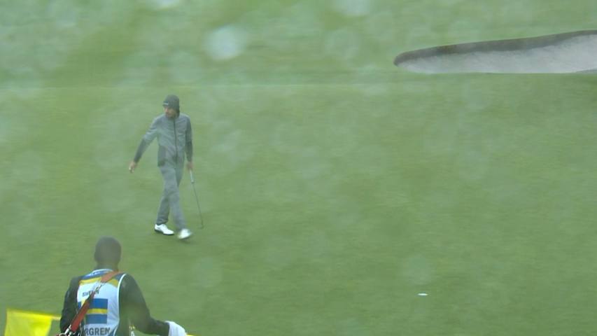 Andrea Pavan sinks birdie putt at ISPS Handa