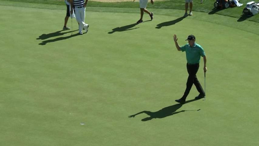 Jimmy Walker’s 16-foot putt finds the edge for birdie at Valero