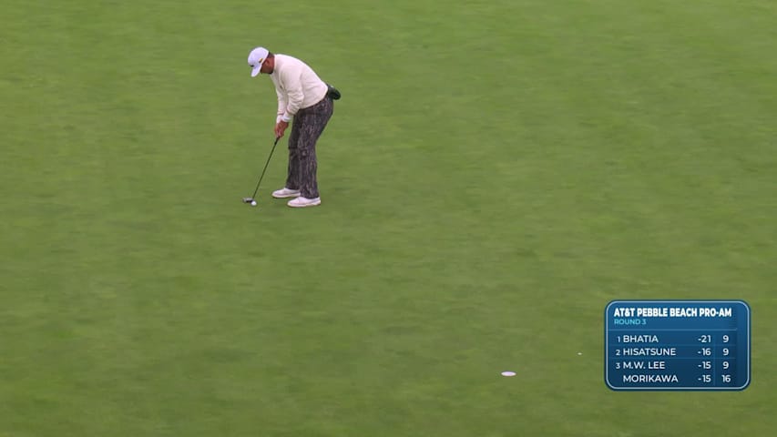 Jason Day sinks 19-foot birdie putt on No. 18 at AT&T Pebble Beach