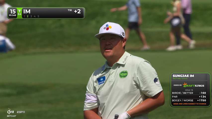 Sungjae Im drains 4-foot putt for birdie on No. 15 at the Memorial