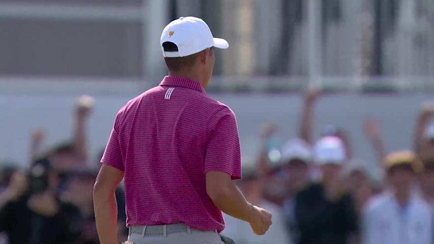 Collin Morikawa sinks a 30-foot birdie putt on No. 15 at Sunday Singles