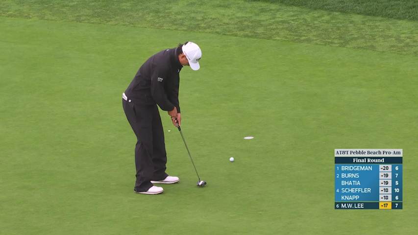 Min Woo Lee rolls in 7-foot birdie putt on No. 8 at Pebble Beach