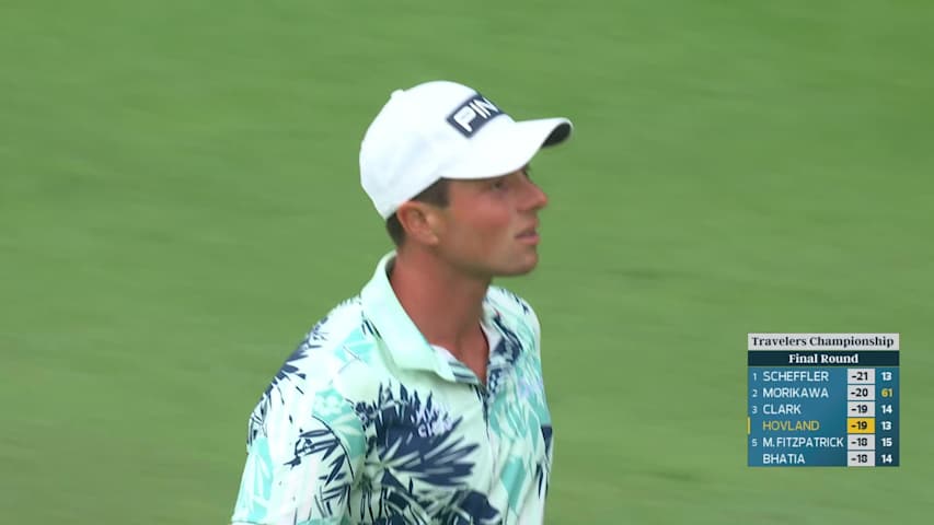 Viktor Hovland holes 15-foot approach for birdie on No. 14 at Travelers