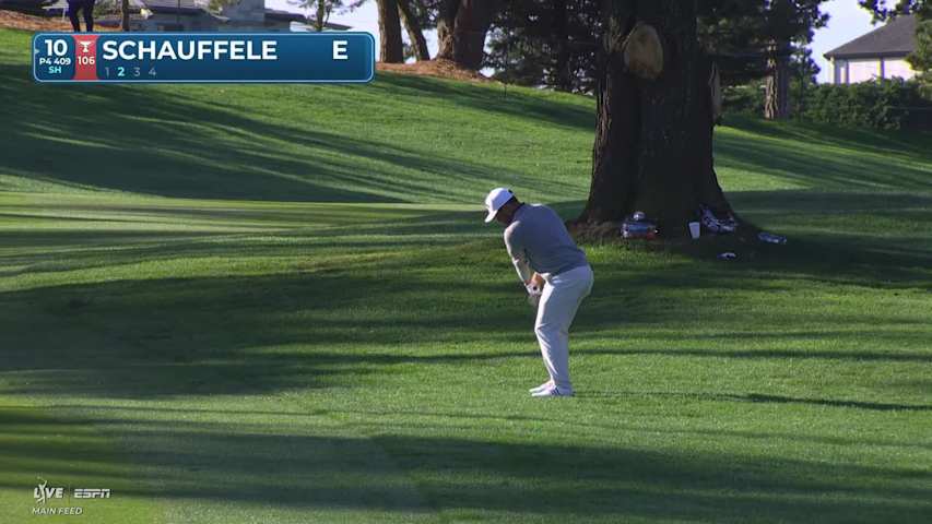 Xander Schauffele sinks 22-foot birdie putt on No. 10 at Pebble Beach