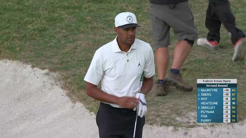 Tony Finau drains 8-foot birdie putt on No. 14 at Valero