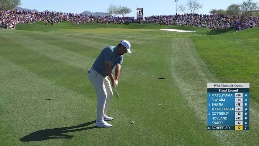 Scottie Scheffler sinks 34-foot birdie putt on No. 8 at WM Phoenix Open