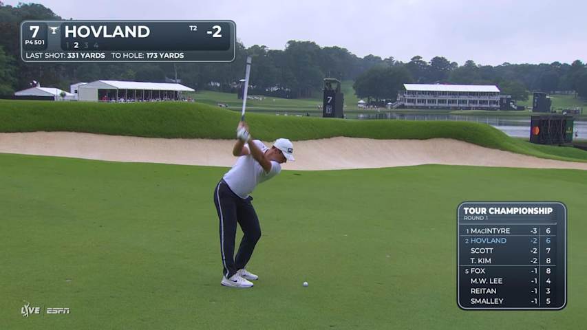 Viktor Hovland sinks 28-foot birdie putt on No. 7 at TOUR Championship