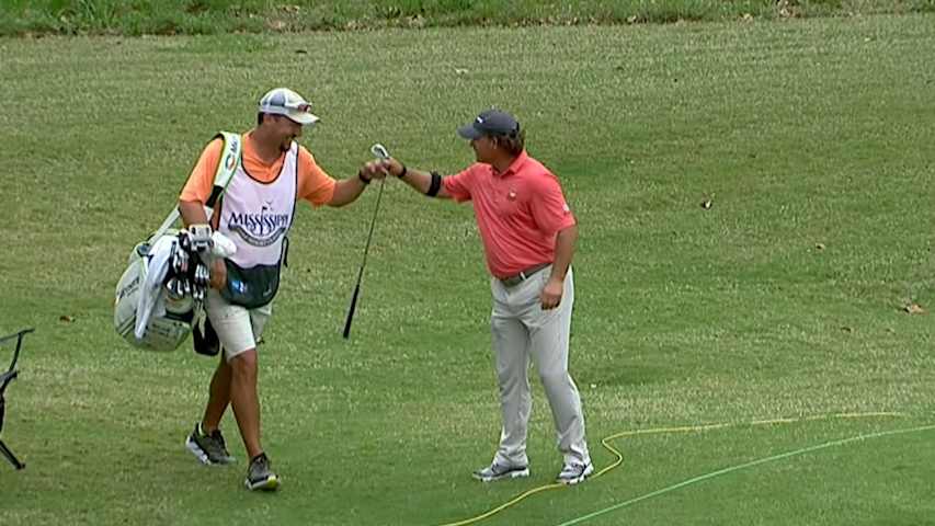 Scott McCarron's nifty chip in yields birdie at Mississippi Gulf