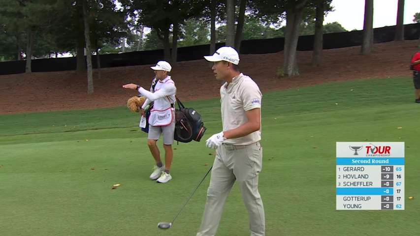 Collin Morikawa drains 6-foot putt for birdie on No. 18 at TOUR Championship
