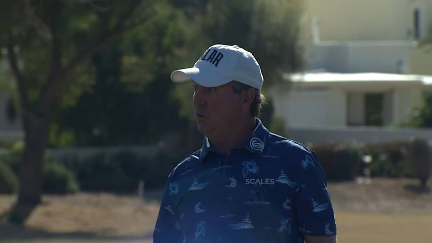 Gene Sauers sinks birdie putt from the fringe at Cologuard