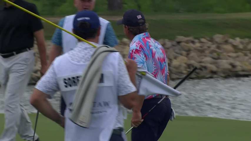 Gene Sauers holes long birdie putt at ClubCorp Classic