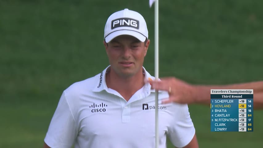 Viktor Hovland sinks 3-foot birdie putt on No. 15 at Travelers