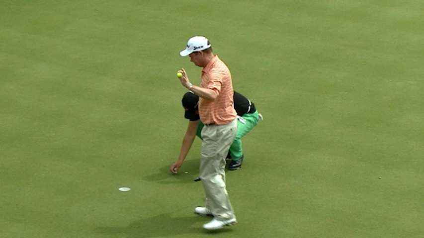 Alex Aragon holes chip shot at Valero in Round 1