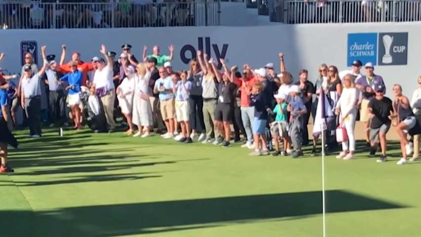 Jack Nicklaus drains 55-foot chip on No. 18 for charity
