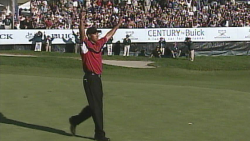 Tiger Woods eagles No. 18 to win at the 1999 Farmers Insurance Open