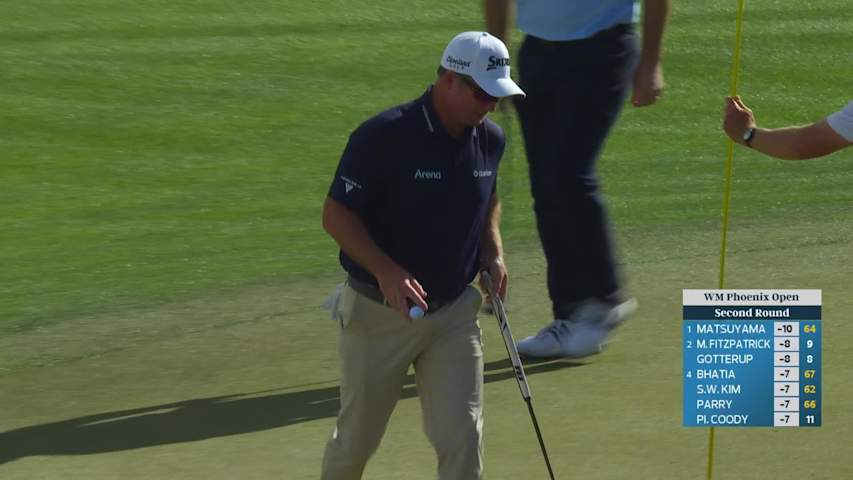 Ryan Fox holes out 31-foot shot for birdie on No. 18 at Phoenix Open