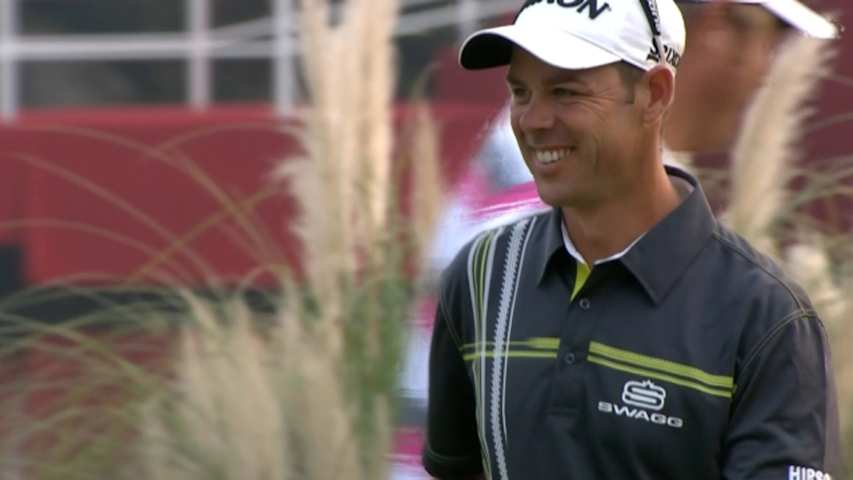 Jaco Van Zyl closes with a 29-foot putt for birdie at HSBC
