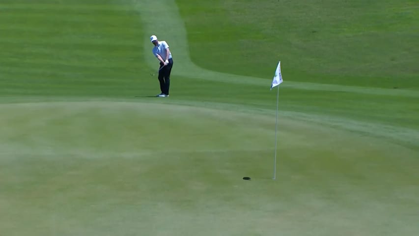 Kyle Stanley chips in for birdie at Corales Puntacana