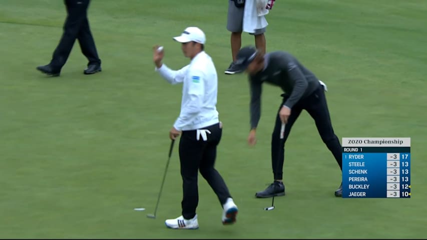 Aguri Iwasaki closes with eagle putt on No. 18 at ZOZO CHAMP