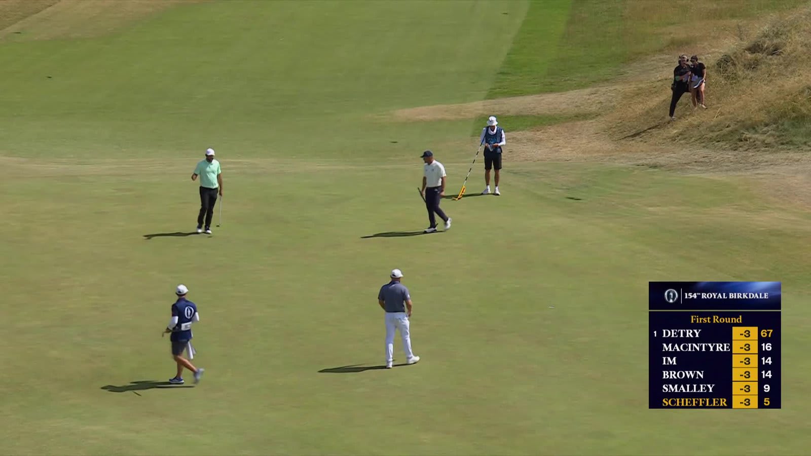 Scottie Scheffler drains long birdie putt in Round 1 of The Open