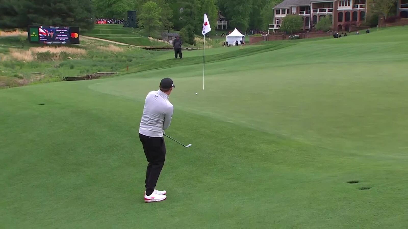 Best of Matt Fitzpatrick’s cross-handed chipping