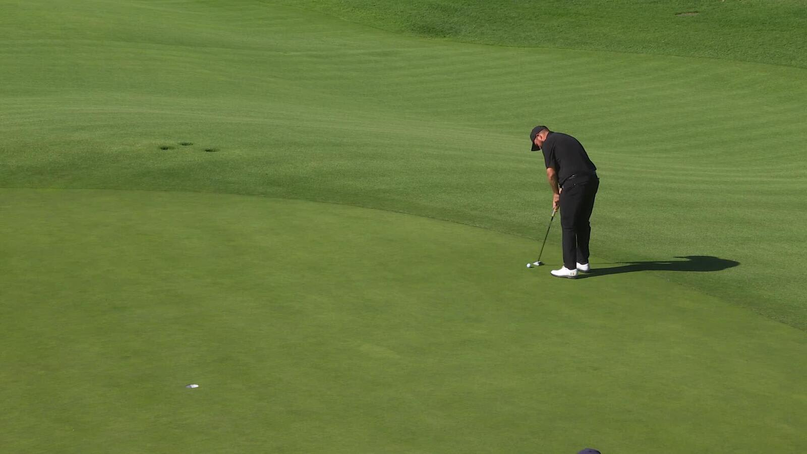 Shane Lowry sinks 18-foot birdie putt on No. 8 at The Genesis