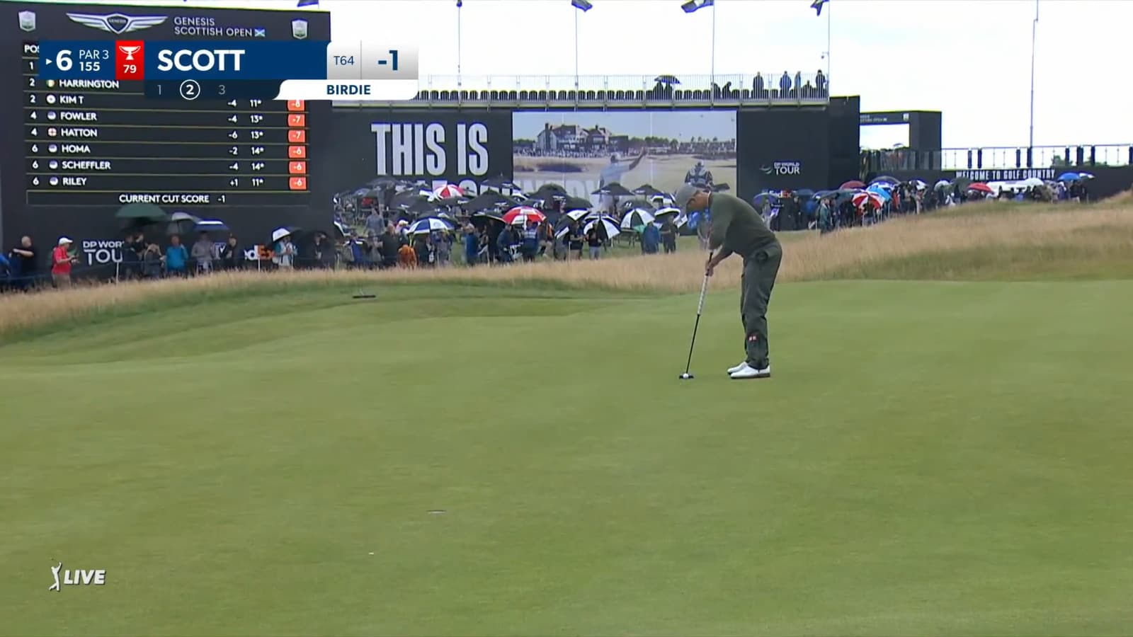 Adam Scott sinks a long 26-foot birdie putt at Genesis Scottish Open