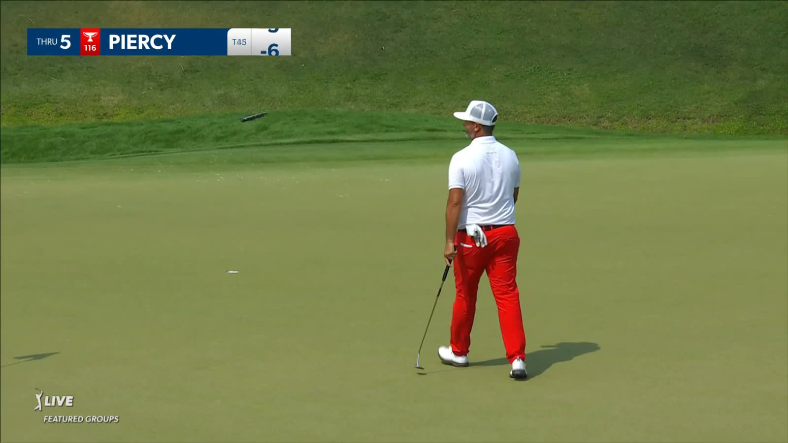 Scott Piercy sinks a 20-foot birdie putt at Mexico Open