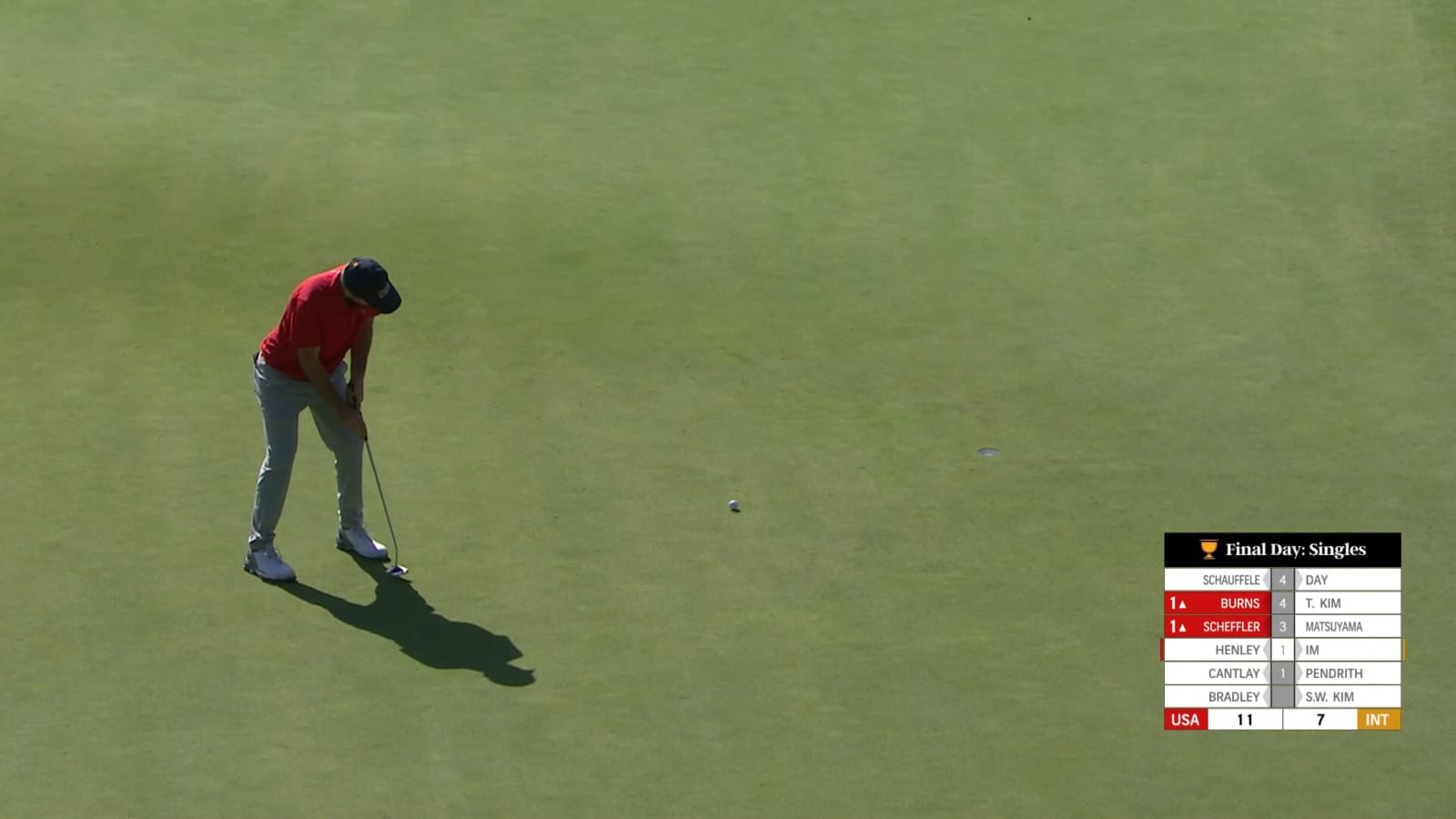 Russell Henley buries 11-foot birdie putt at Presidents Cup