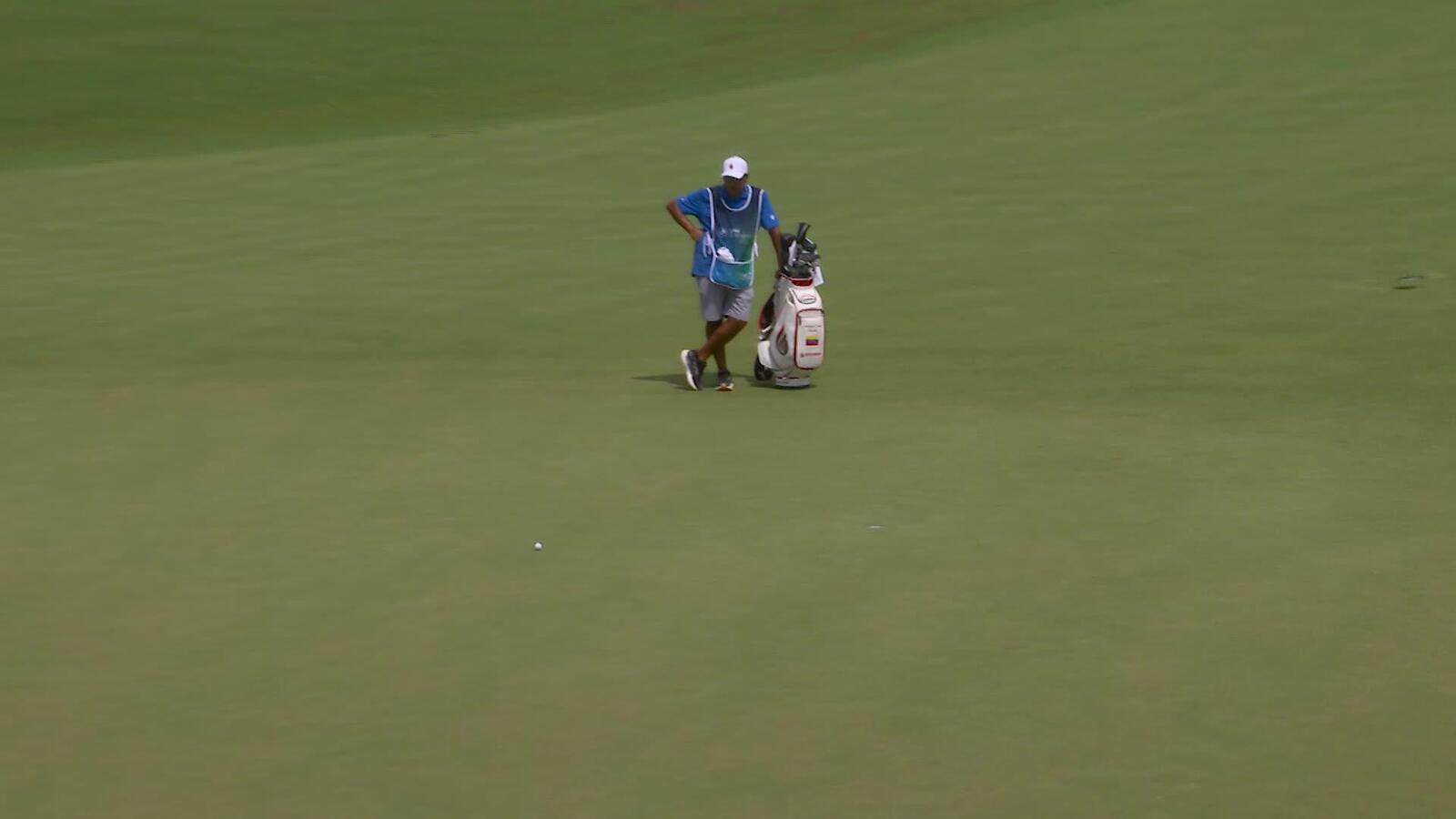 Rickie Fowler drains a 24-foot birdie putt at BMW Championship