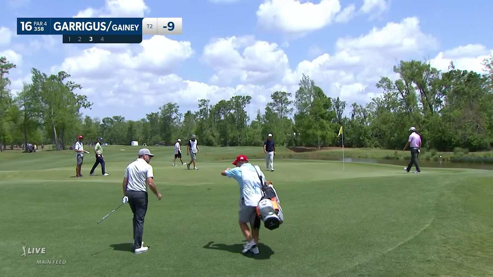Robert Garrigus chips in for birdie from 60 feet at Zurich Classic