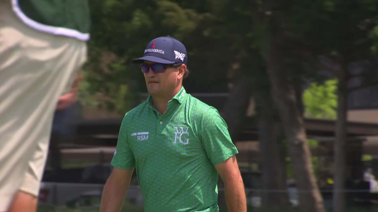 Zach Johnson sends in 66-footer for birdie at THE CJ CUP