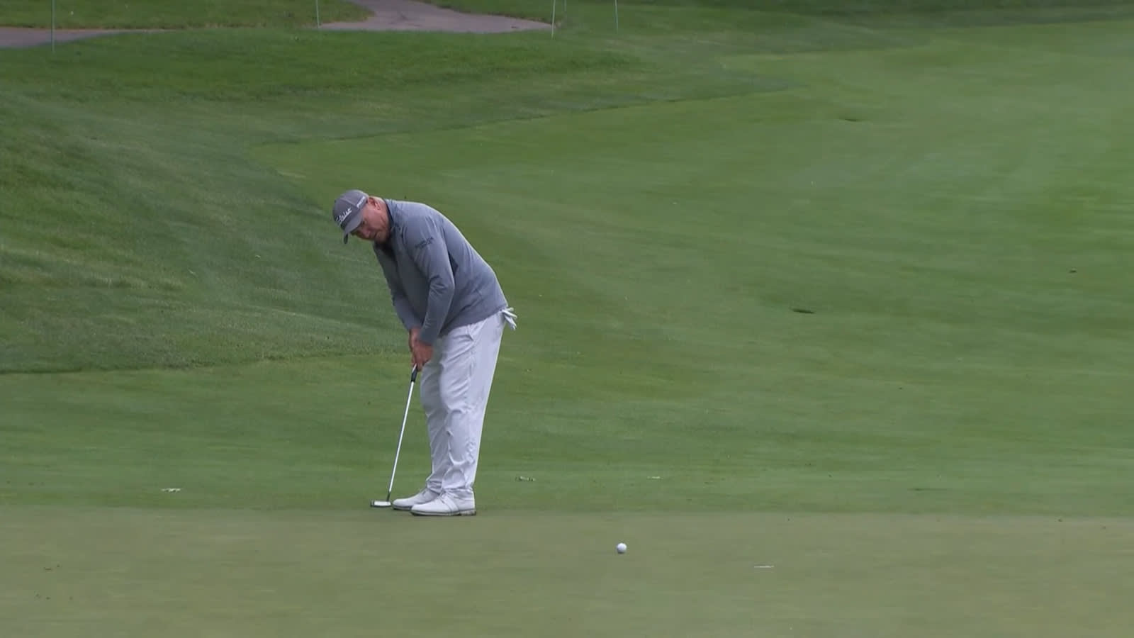 Duffy Waldorf holes birdie putt from the fringe at American