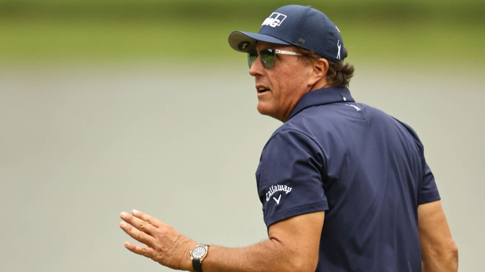 Phil Mickelson shoots 63 to lead at Travelers