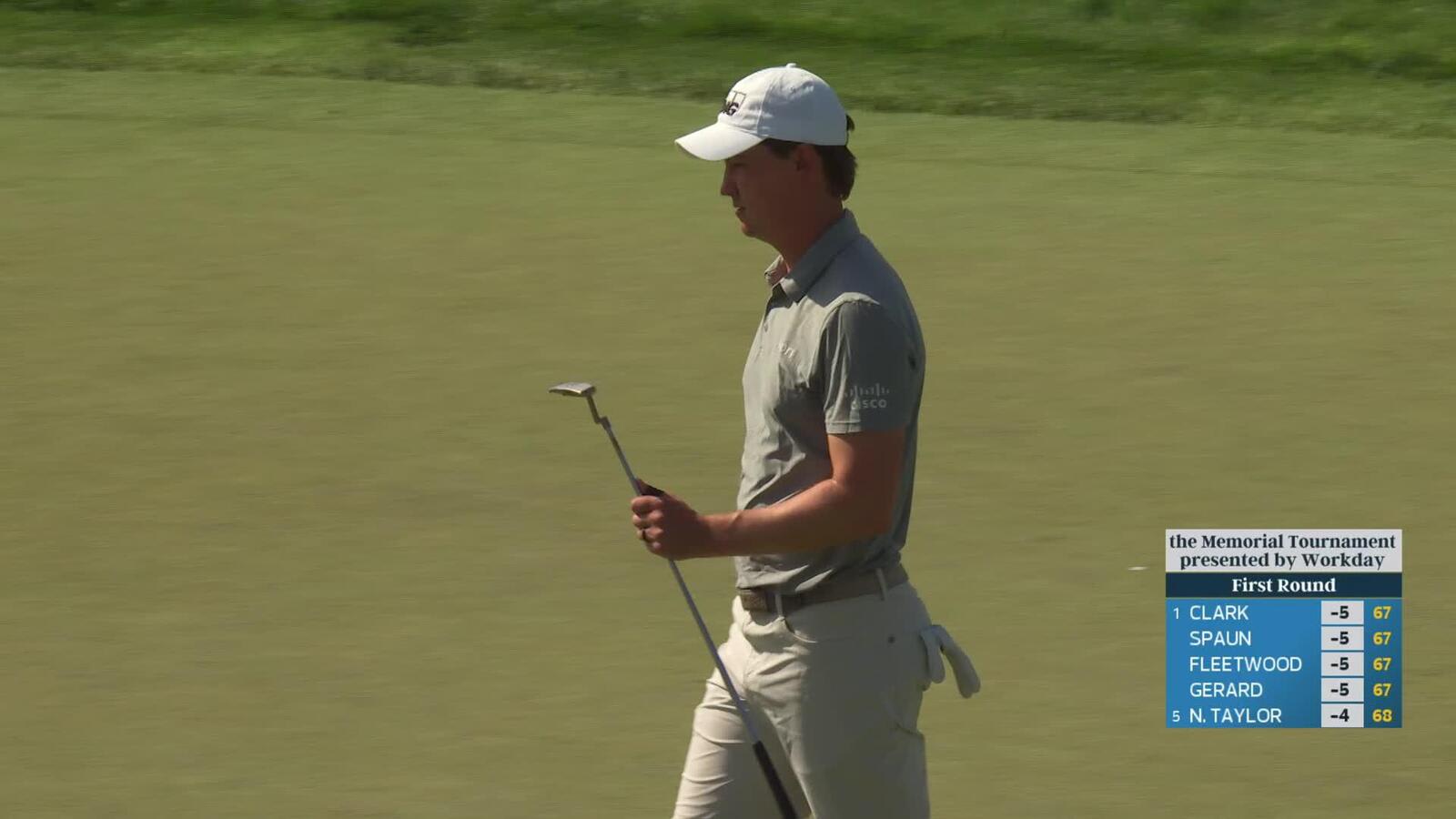 Maverick McNealy sinks 33-foot birdie putt on No. 18 at the Memorial
