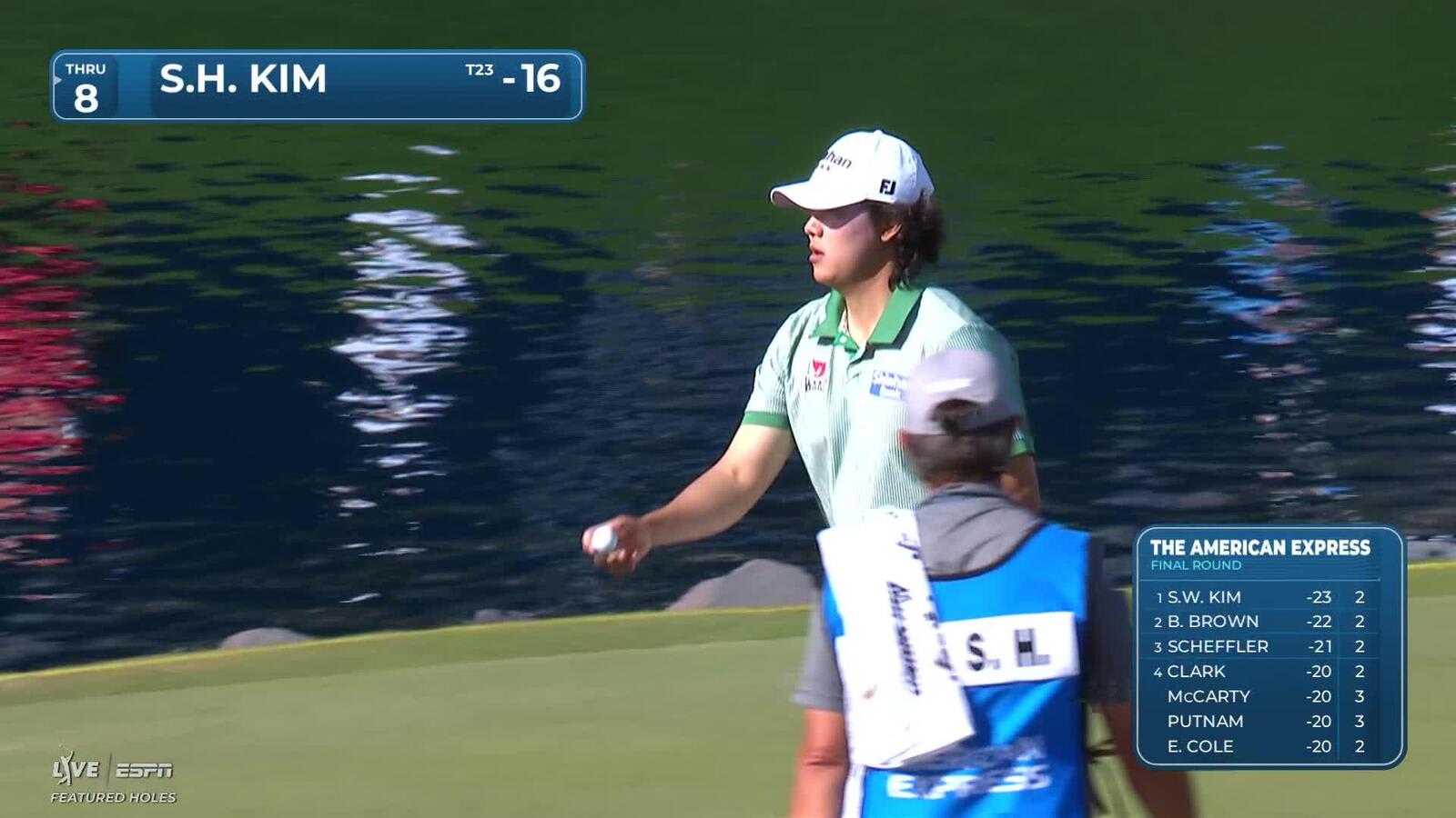 S.H. Kim sinks 16-foot birdie putt on No. 17 at The American Express