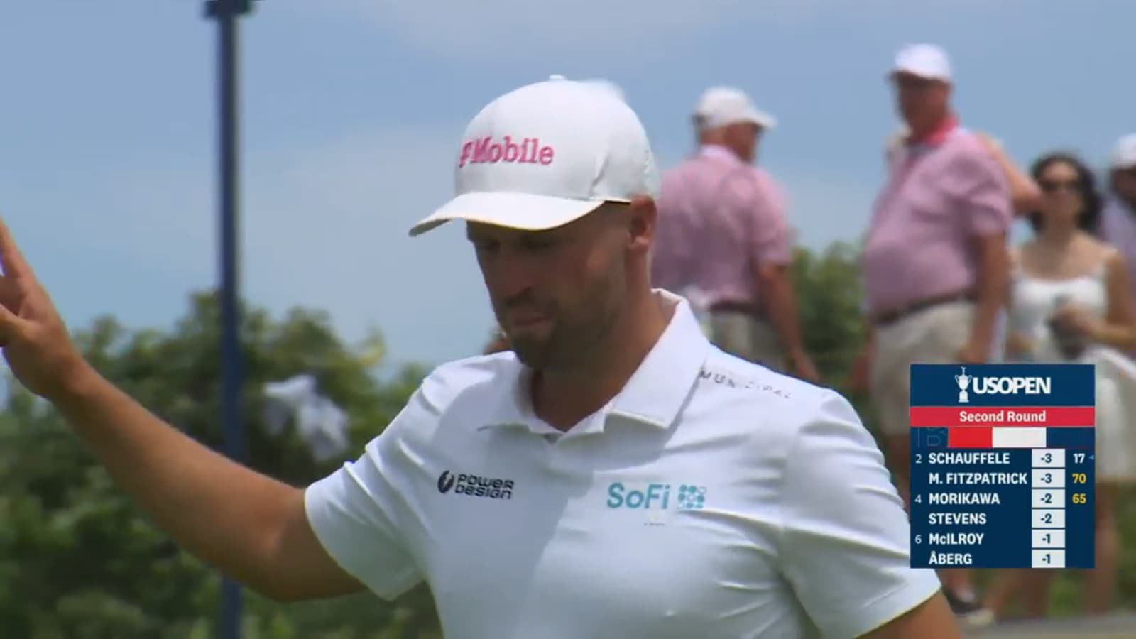 Wyndham Clark rolls in birdie to expand lead in Round 2 of U.S. Open