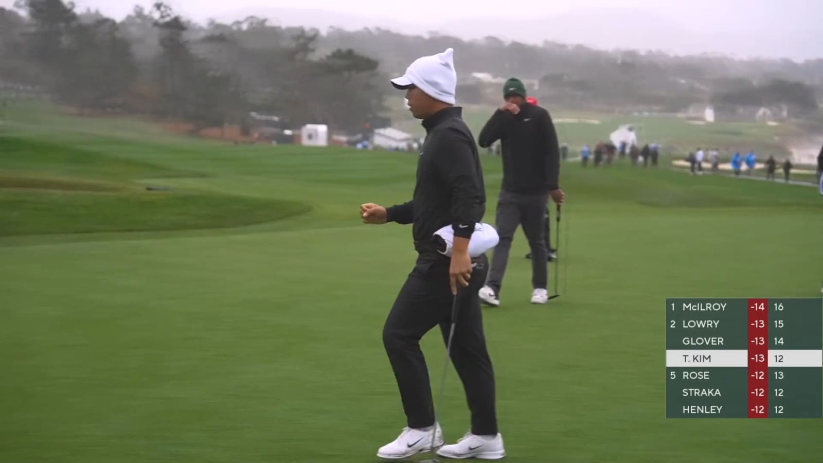 Tom Kim sinks 17-foot birdie putt at AT&T Pebble Beach